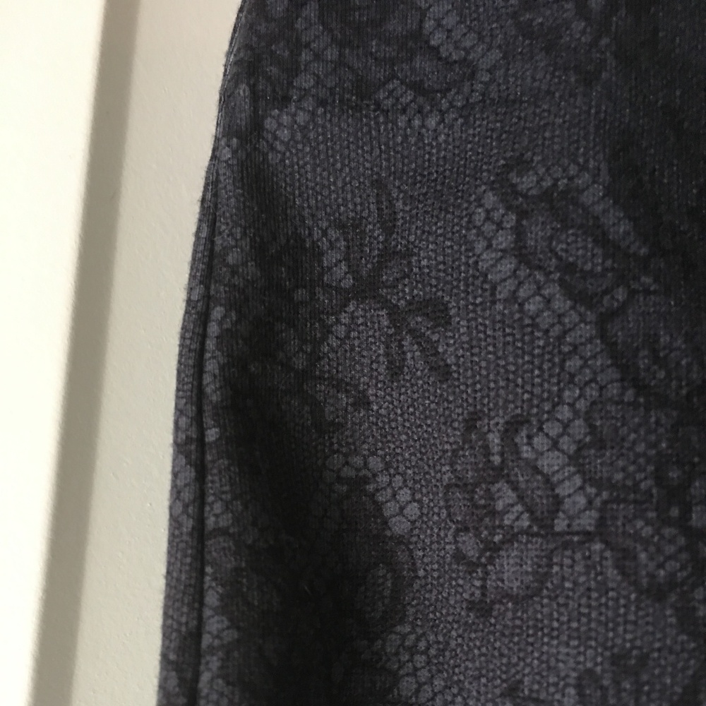 Elle Navy Pencil Skirt w/Black lace print, Size 16